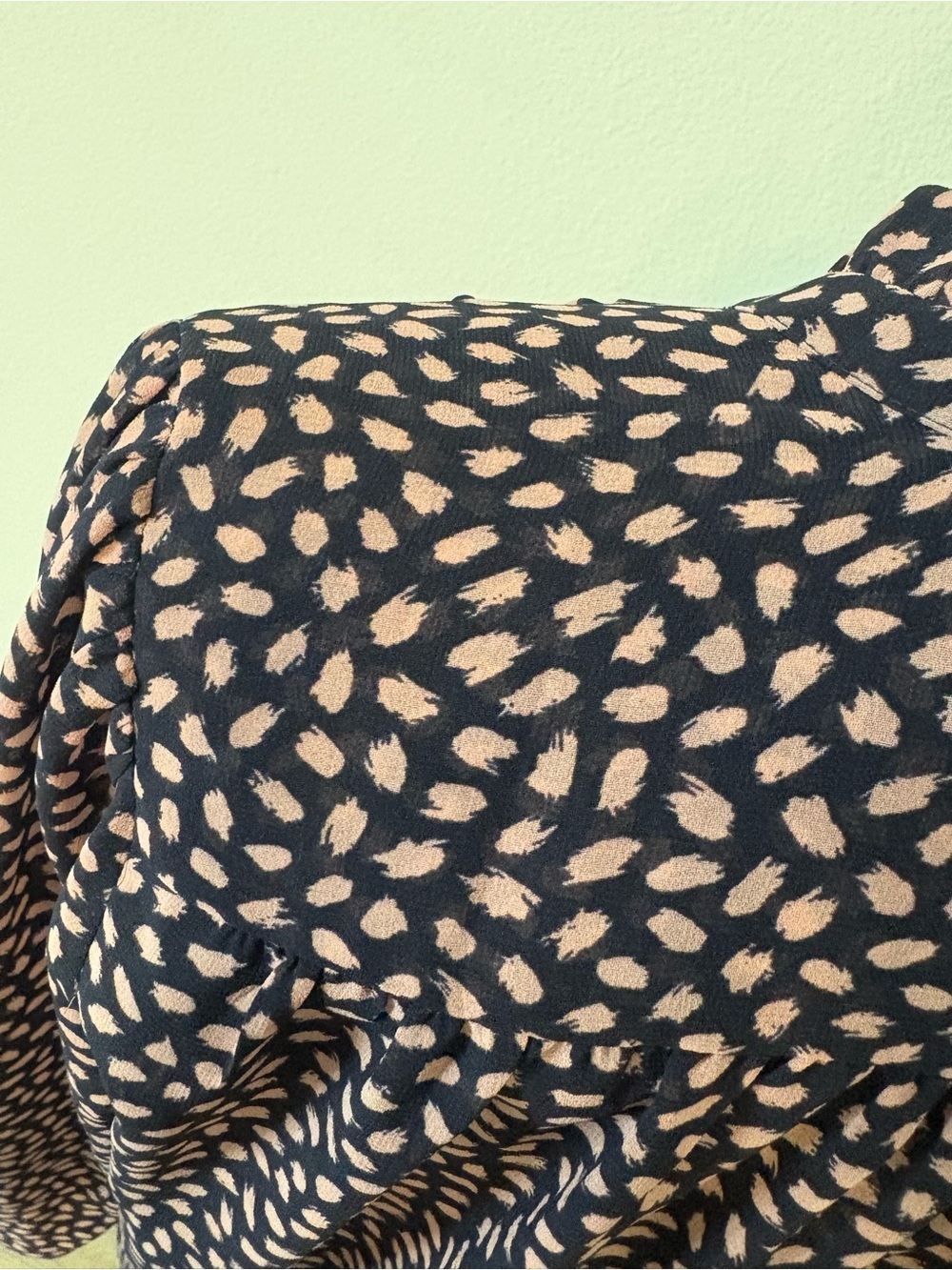 Ann Taylor Navy and Blush Pink Printed V-Neck Long Sleeve Blouse - Picture 8 of 9